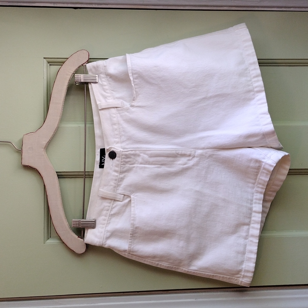Women's New York & Company NY Jeans white size 10 A-frame 4 pocket denim shorts